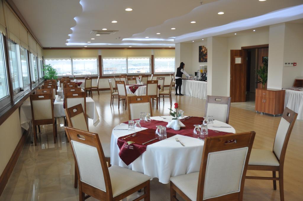 Palmcity Hotel Turgutlu Extérieur photo